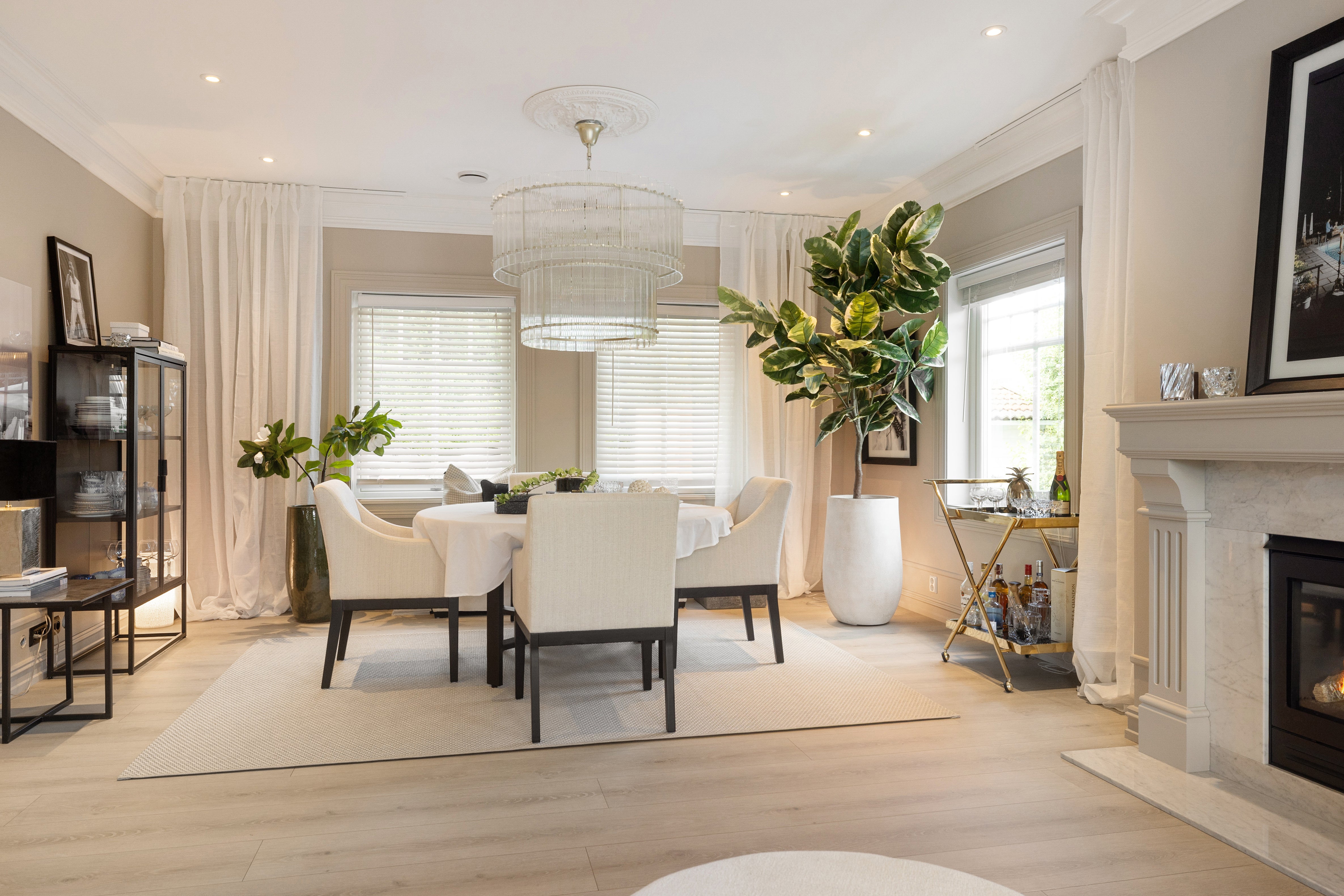 Cannes Spisestol (Sand Chenille)