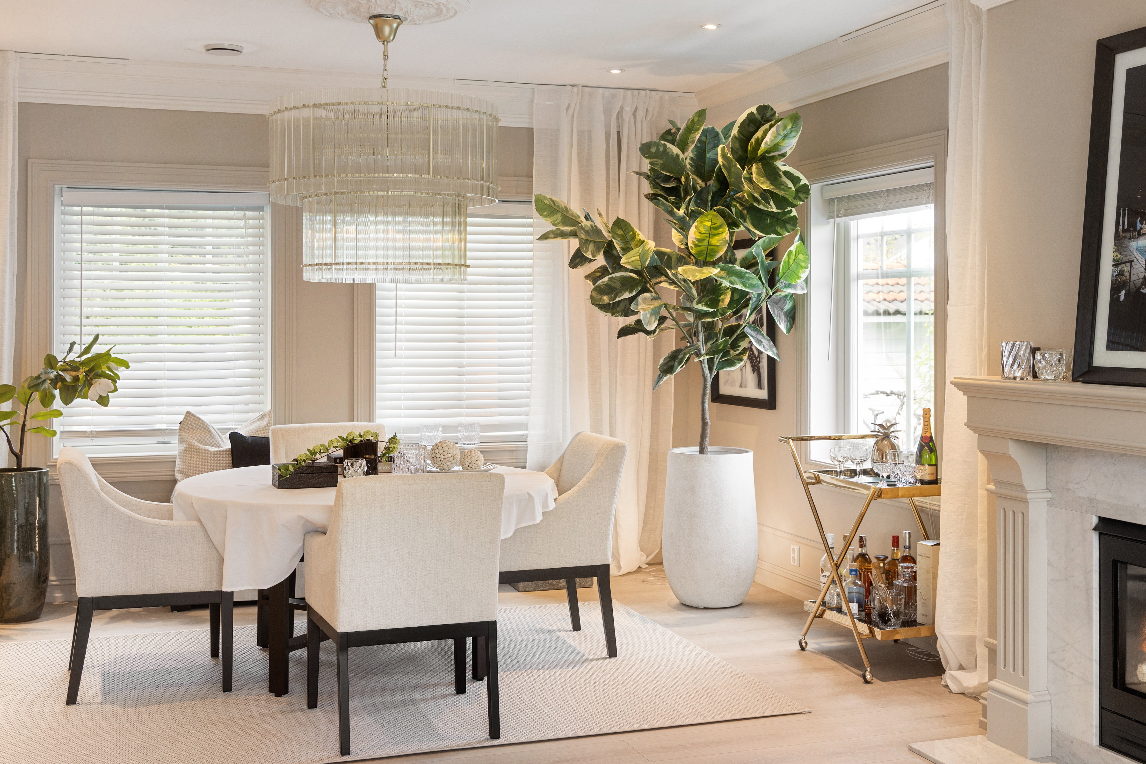 Cannes Spisestol (Sand Chenille)